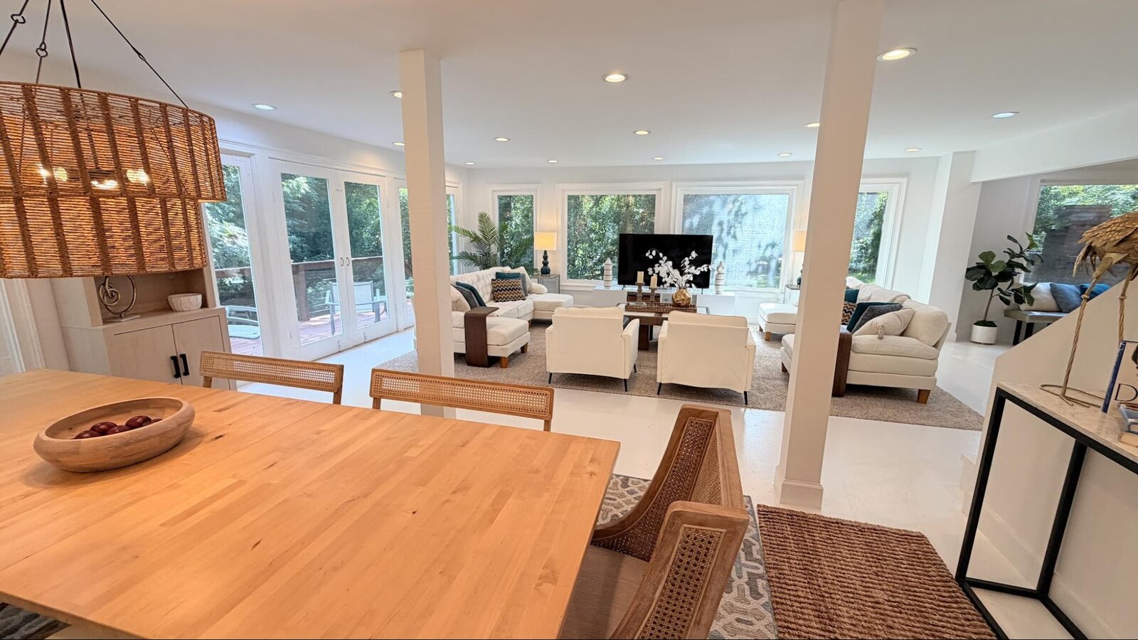 Dix Lee'On Airbnb coastal home by Vinette Brown Dye — view 1